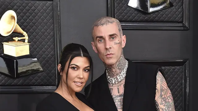 Travis Barker Drummer Blink-182 Ajak Bayinya Tur Keliling Amerika Bareng Kourtney Kardashian