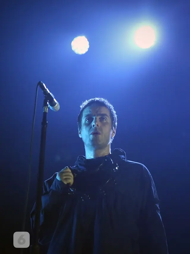 Liam Gallagher Vokalis Oasis Terima Penghargaan PETA atas Kepeduliannya terhadap Hewan Adopsi